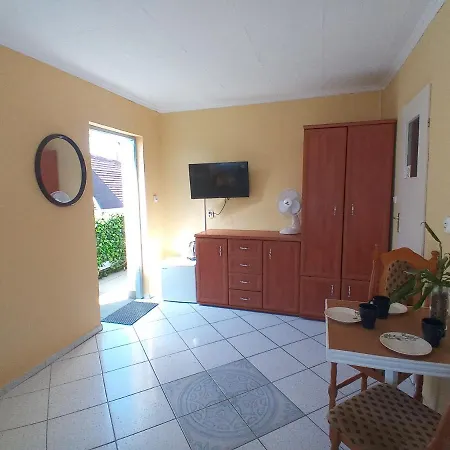 Pokoje Goscinne Akacja Resko Dzwirzyno Exterior photo