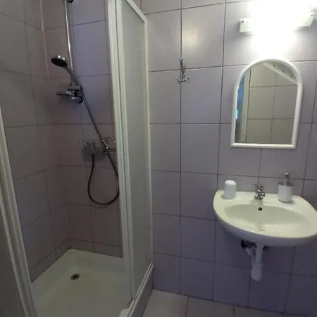 Pokoje Goscinne Akacja Resko Dzwirzyno Exterior photo