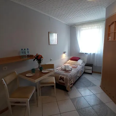 Pokoje Goscinne Akacja Resko Dzwirzyno Exterior photo
