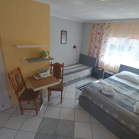 Pokoje Goscinne Akacja Resko Dzwirzyno Exterior photo